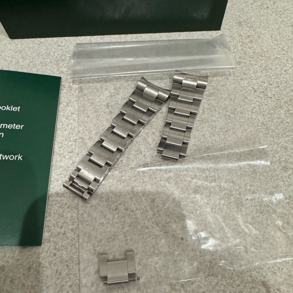 Rolex Explorer II Green and Gold Watch Box Set with Links - Picture 3 of 8